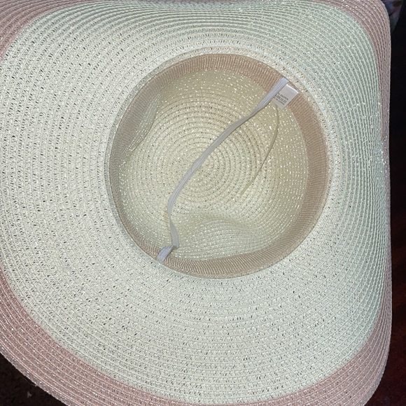 Hat 👒 - Picture 4 of 4